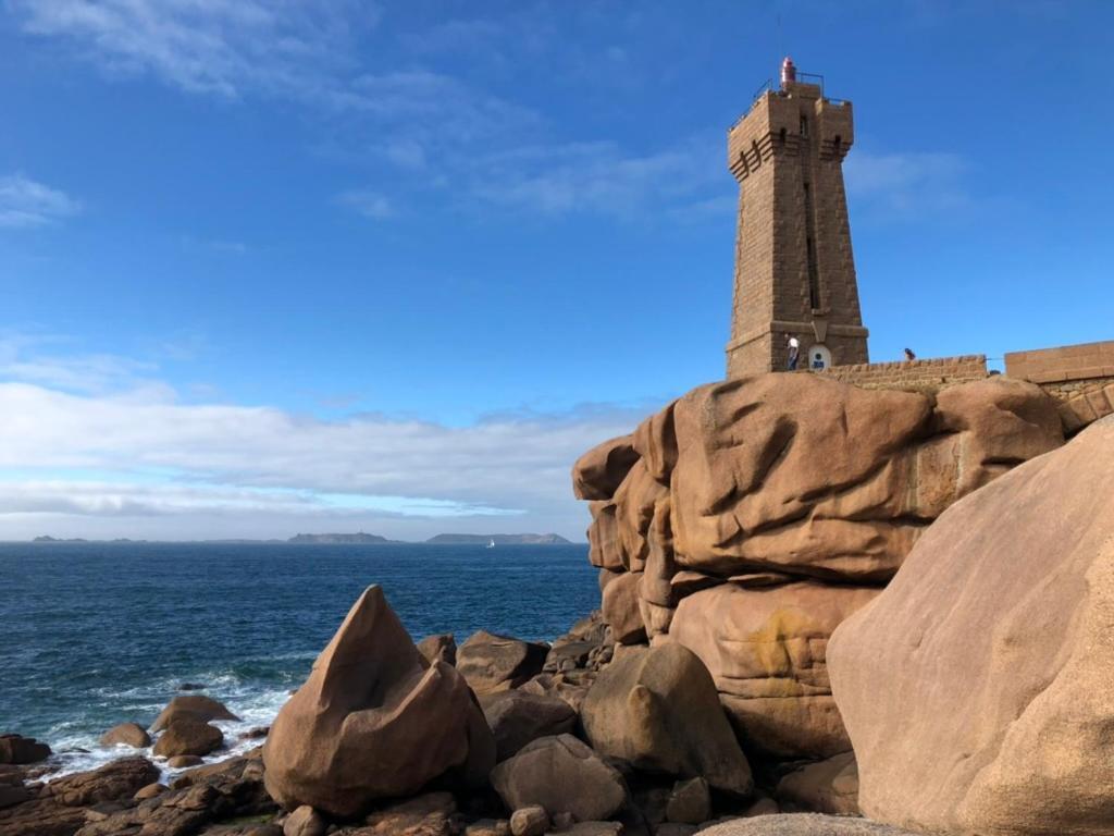 Les Ecolodges Sous Le Phare Louannec Extérieur photo