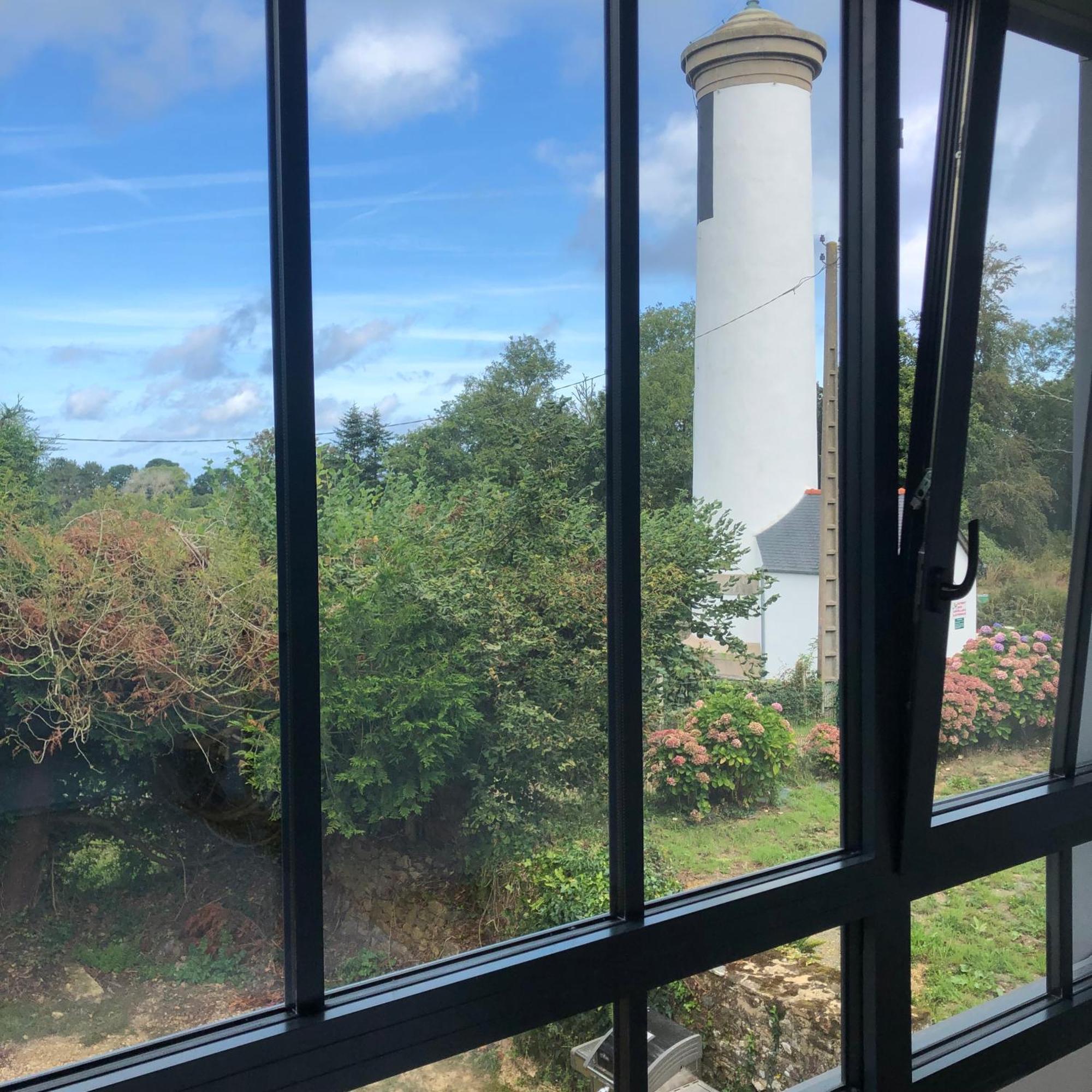 Les Ecolodges Sous Le Phare Louannec Extérieur photo