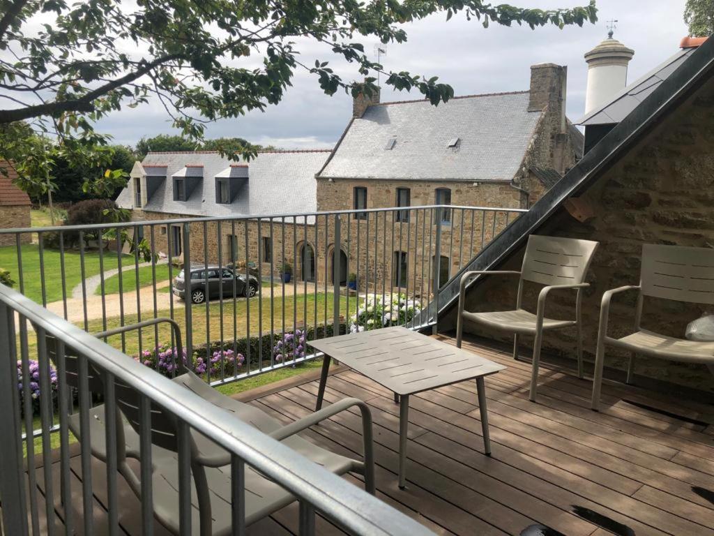 Les Ecolodges Sous Le Phare Louannec Extérieur photo