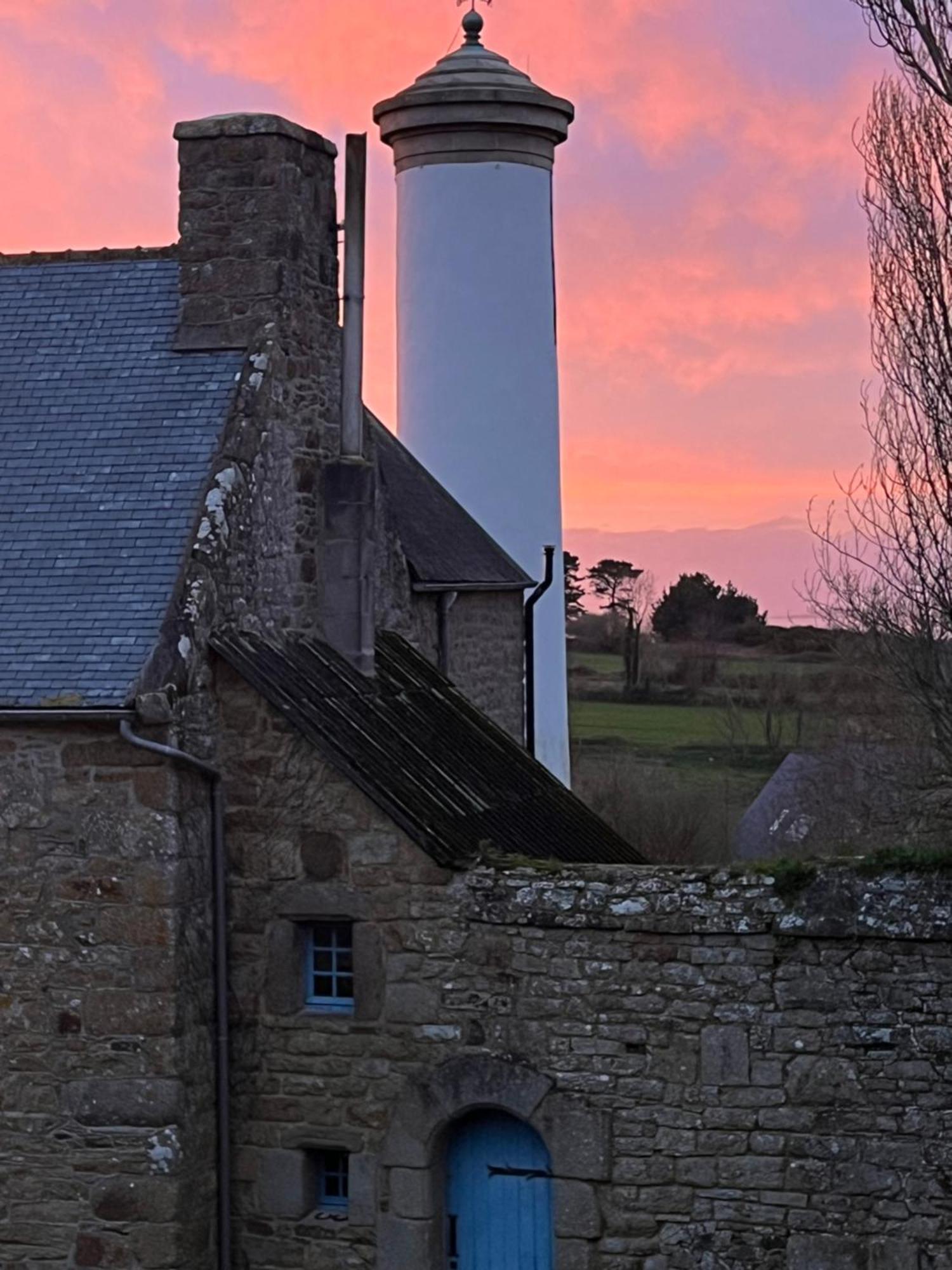 Les Ecolodges Sous Le Phare Louannec Extérieur photo