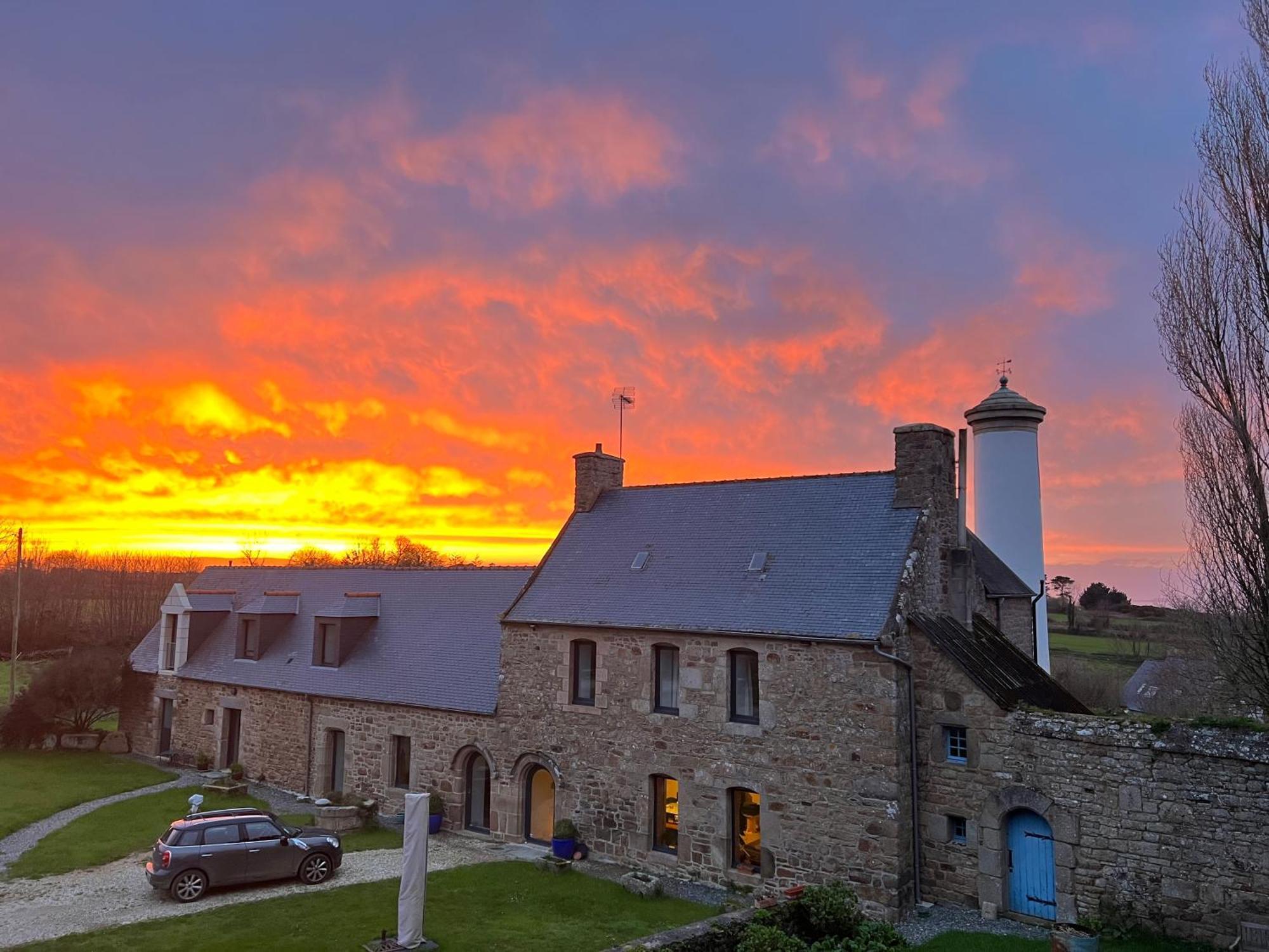 Les Ecolodges Sous Le Phare Louannec Extérieur photo