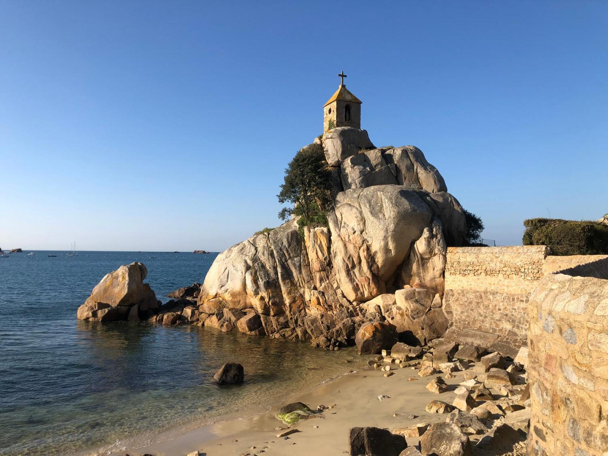 Les Ecolodges Sous Le Phare Louannec Extérieur photo