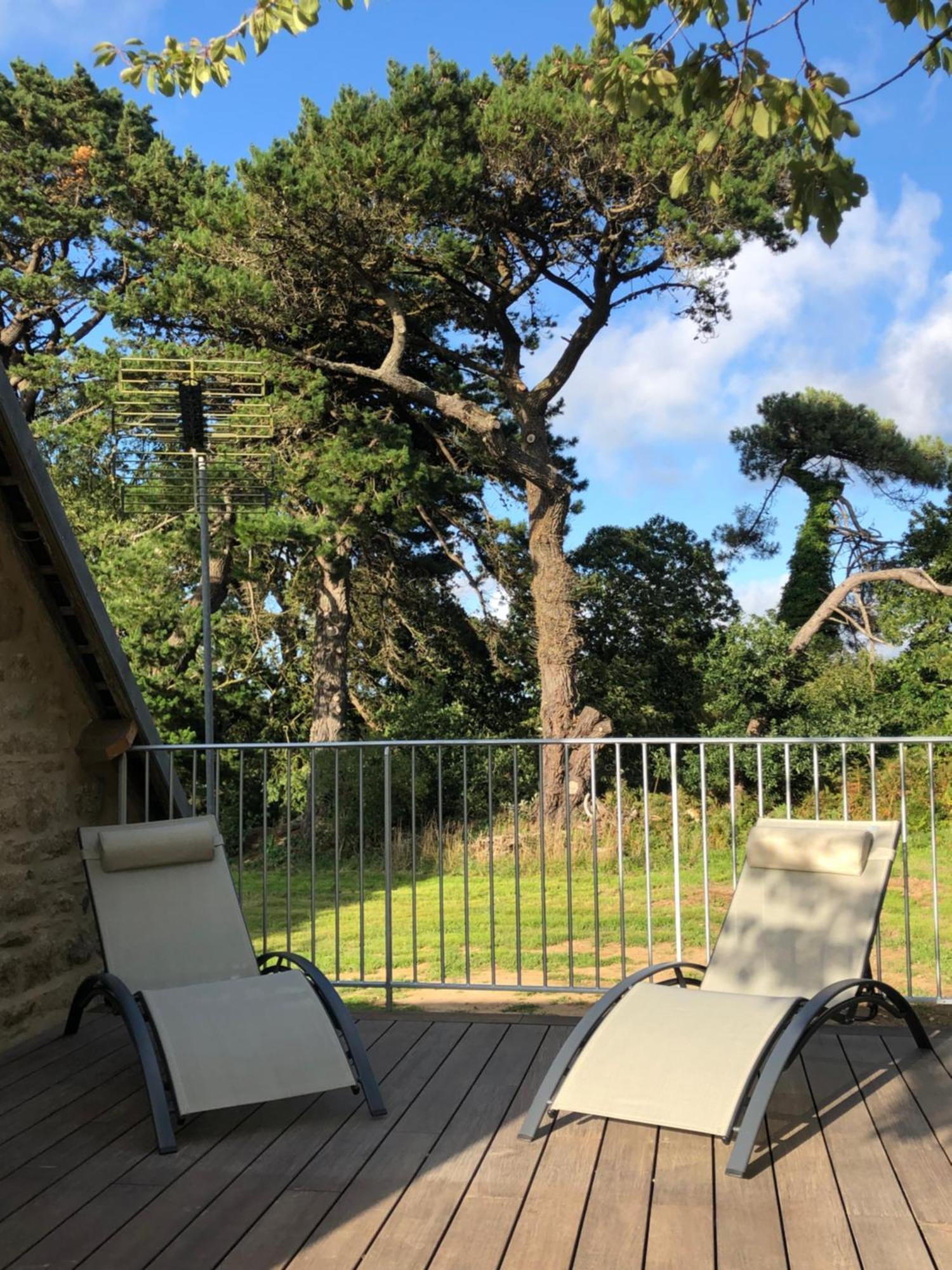 Les Ecolodges Sous Le Phare Louannec Extérieur photo
